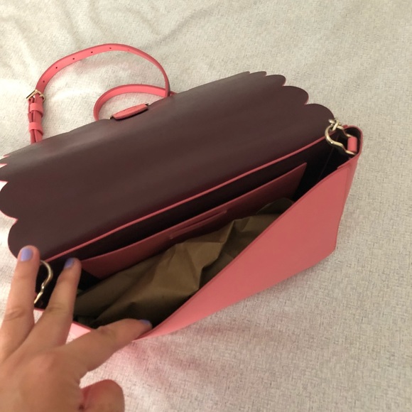 SOLD 🟡Kate Spade Scallop Bag - Picture 3 of 5